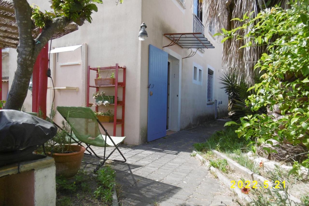 Rez De Chaussee Studio Climatise Dans Villa エーグ・モルト エクステリア 写真
